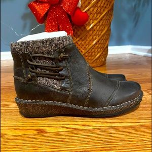 🎁Aetrex Women’s brown low sweater boots 8.5🎄